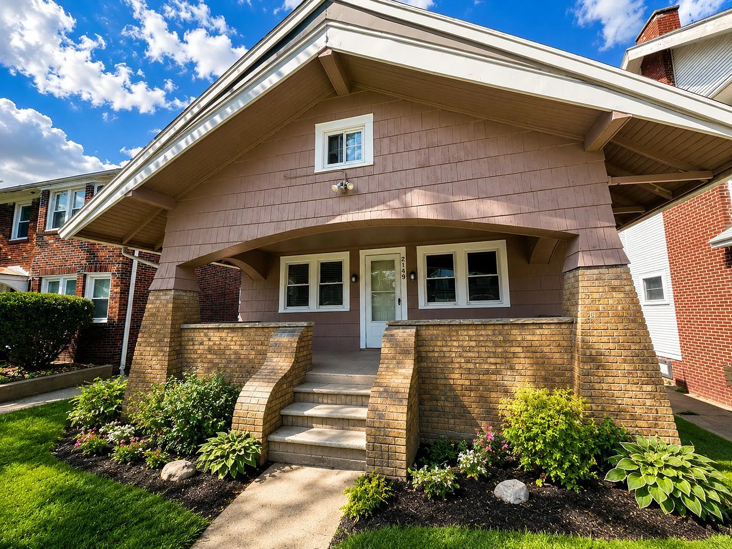 3 bed, 1.0 bath, 1586 sqft, $1,520 — Photo 1
