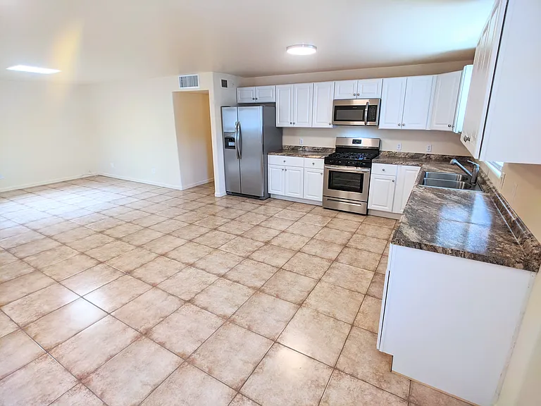 1343 W Alameda St — Photo 9
