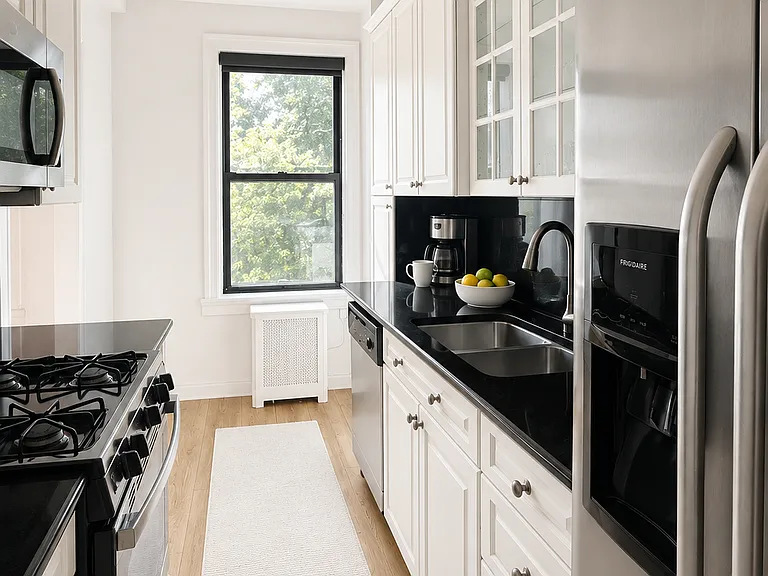 425 Riverside Dr #3J — Photo 5
