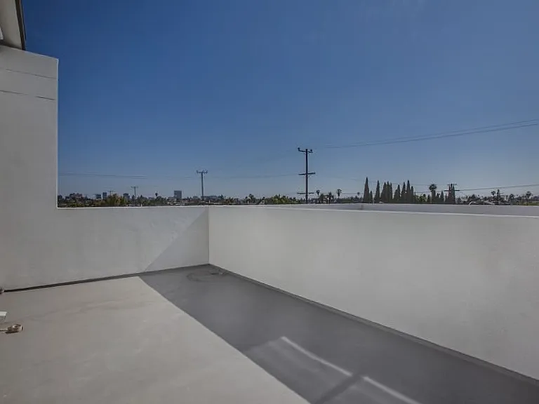 4255 Lockwood Ave — Photo 26