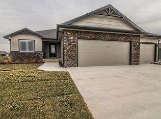 2526 Players Cir, Manhattan, KS 66503