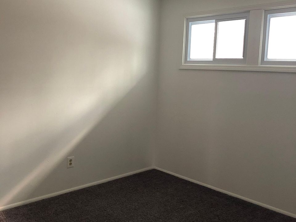 2nd image of 233 W Yale Ave