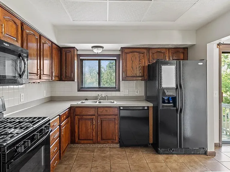 13005 Ames Ave — Photo 4