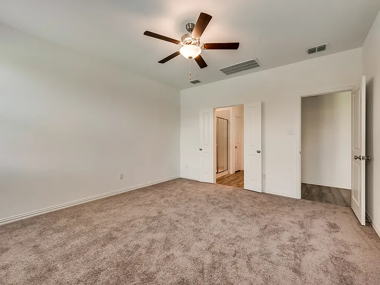 1833 Lake Grove Dr — Photo 17