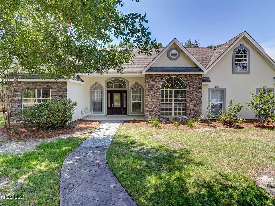 1st image of 121 Oaks Blvd