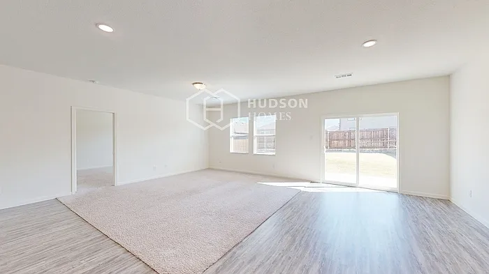 744 Devonshire Dr — Photo 6