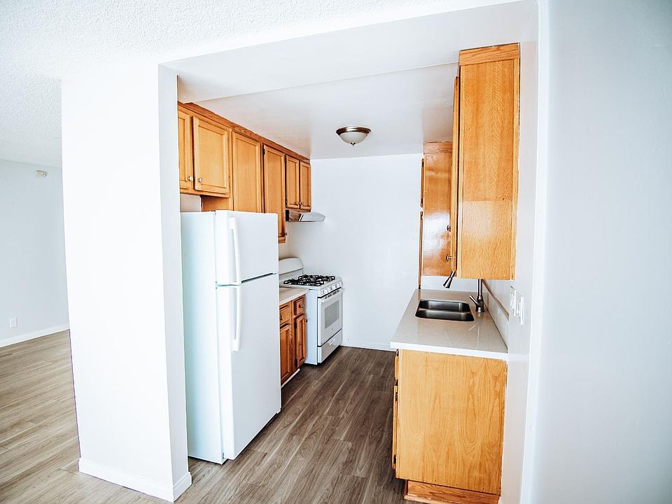 1st image of 1018 N El Centro Ave #15