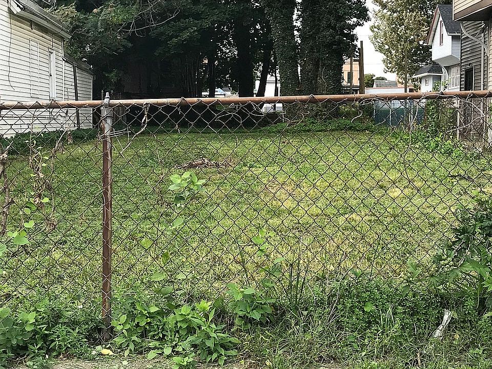 2nd image of 284 Locust St