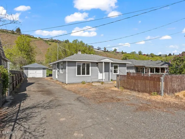 416 S 5th St, Selah, WA 98942