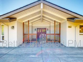 475 Country Club Dr, Santa Rosa, CA 95401