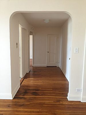 3rd image of 13510 Grand Central Pkwy APT 423