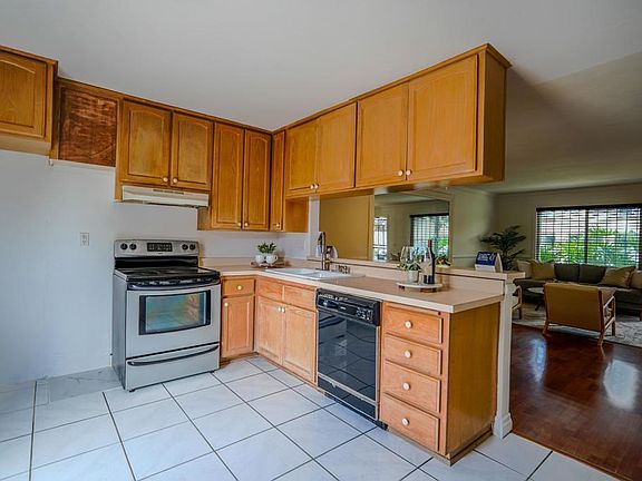 4th image of 444 Ridgeway Ct