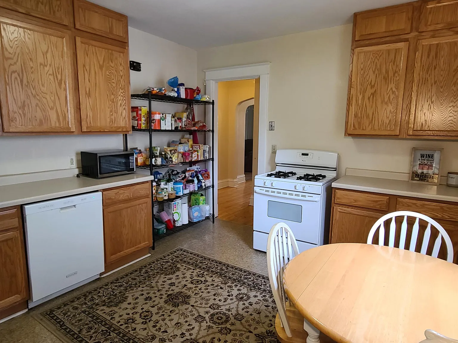6 bed, 10 sqft, $3,570 — Photo 4