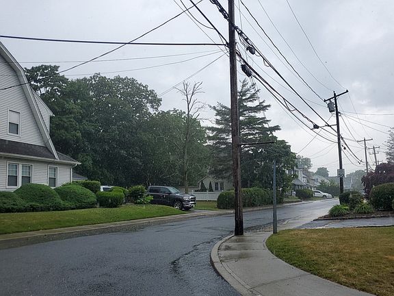 5th image of 181 Combs Ave
