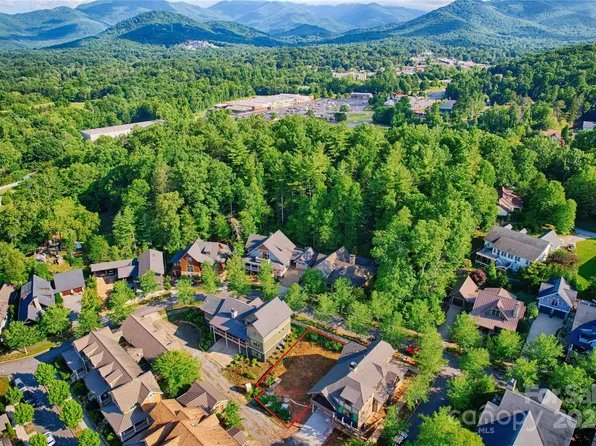25 Wordsworth Rd, Black Mountain, NC 28711
