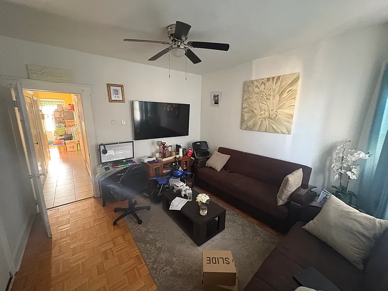 25 Planten Ave #2 — Photo 3