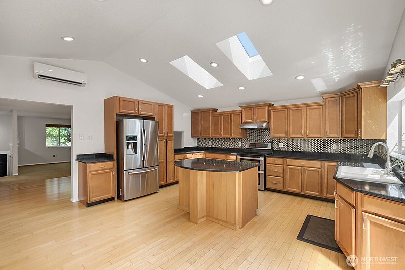 3rd image of 3203 NE 195th St
