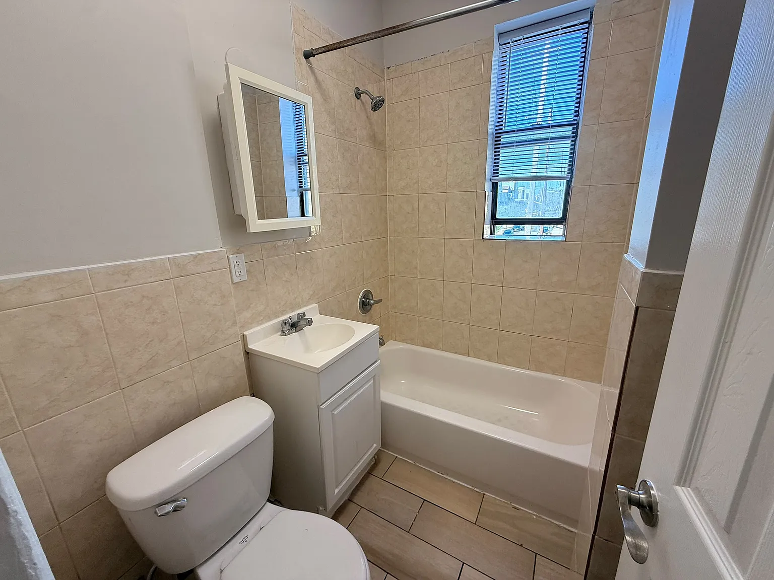 2 bed, 700 sqft, $2,195 — Photo 3