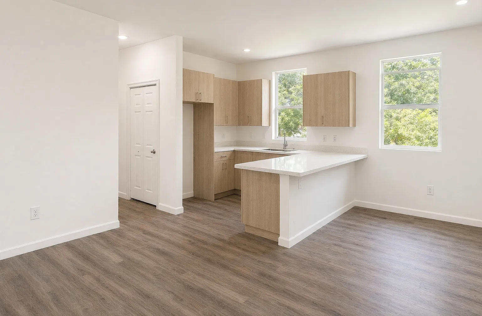 4 bed, 1650 sqft, $3,696 — Photo 4