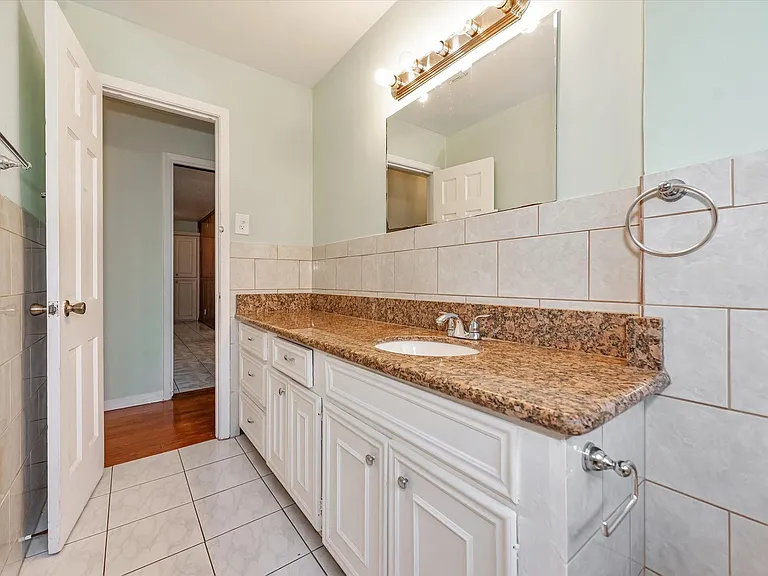 7119 Bellaire Blvd — Photo 28