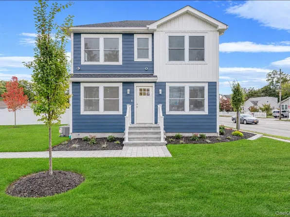 4 Lee Avenue, Bay Shore, NY 11706