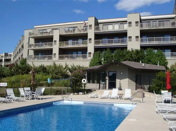 205 Outlook Cove Dr, Laporte, IN 46350