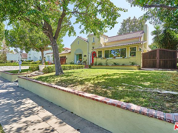 3rd image of 250 S Larchmont Blvd