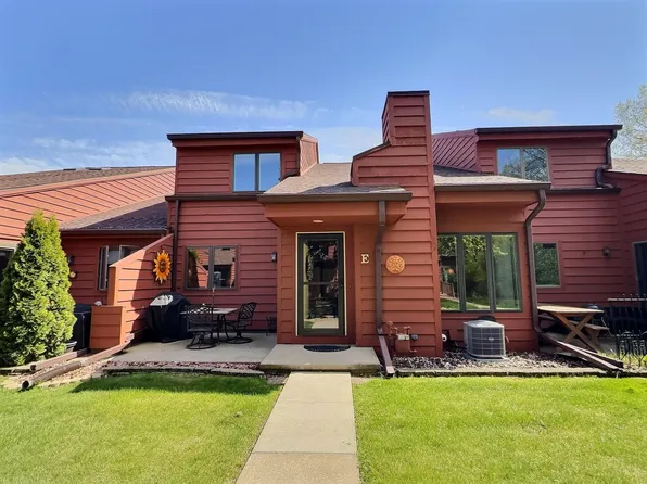 2230 Meadowbrook Ct APT E, Oshkosh, WI 54904