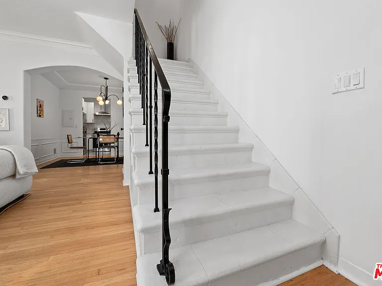 1270 N Hayworth Ave — Photo 13