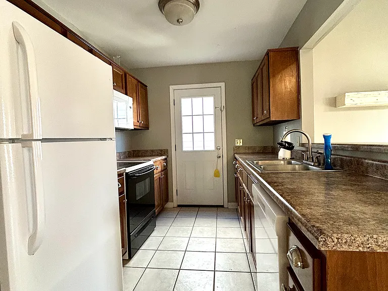 135 Countryview Ln — Photo 5