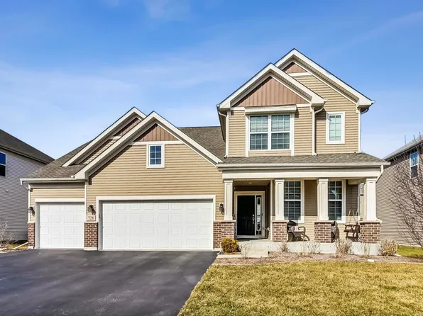 728 Heartland Ln, South Elgin, IL 60177