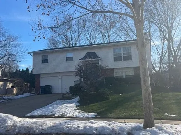 741 Butterfield Dr, Algonquin, IL 60102