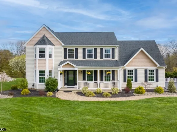 16 Sturwood Dr, Hillsborough Twp., NJ 08844
