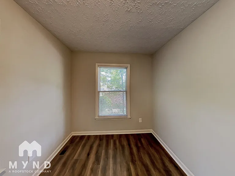 2728 Columbia Dr — Photo 17