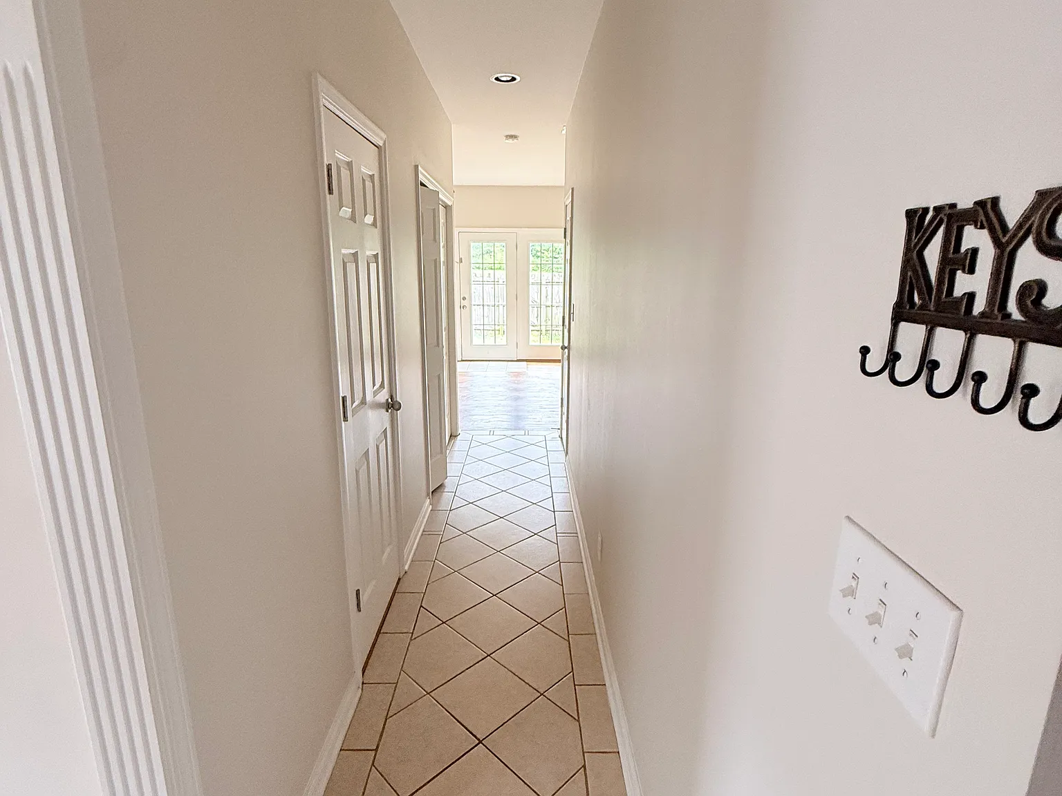 3 bed, 2.5 bath, 1360 sqft, $1,650 — Photo 2