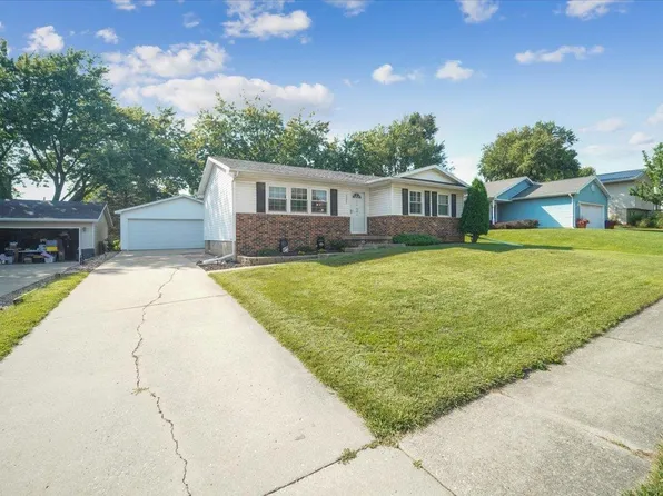5325 Norse Dr, Cedar Falls, IA 50613