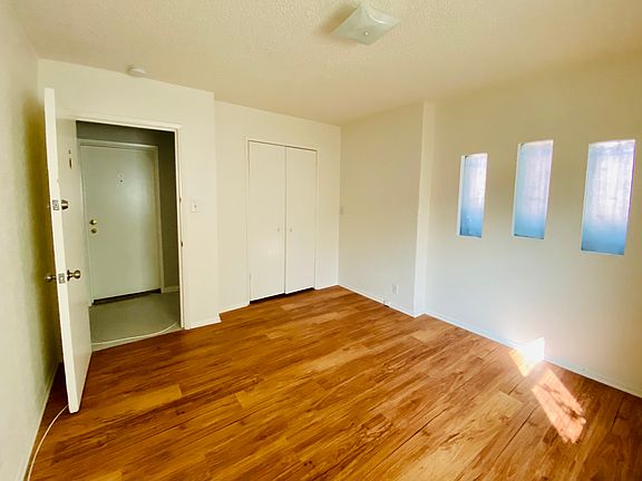 4th image of 2035 N Los Robles Ave #7