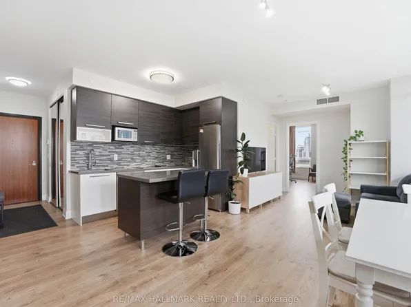 36 Park Lawn Rd #710, Toronto, ON M8V 0E5
