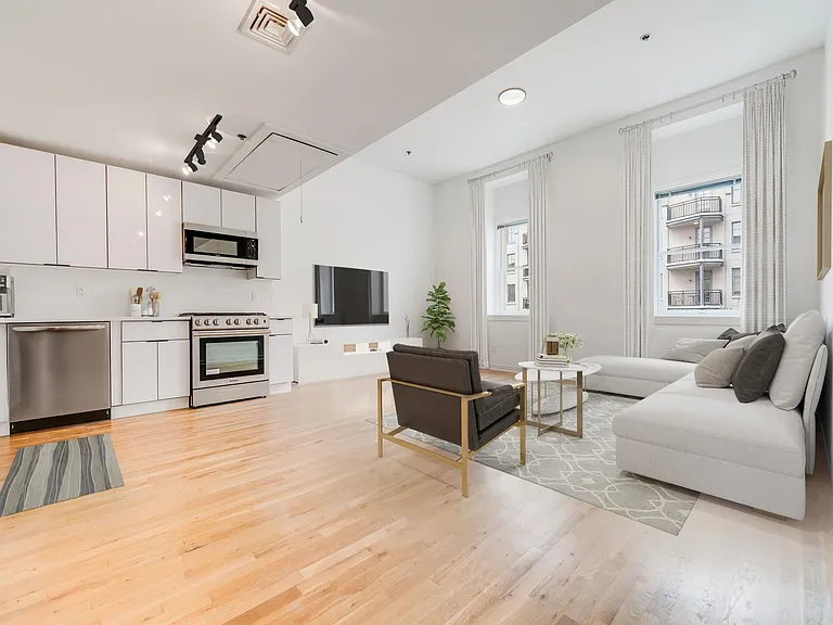 716 Madison St #209 — Photo 1