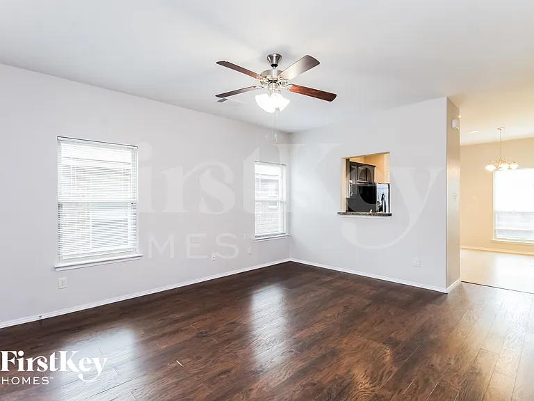 1309 Alder Tree Ln — Photo 3