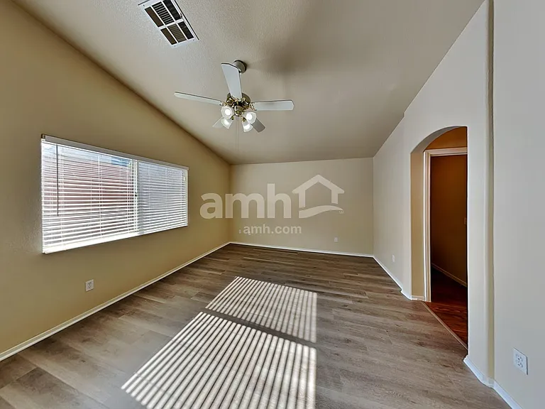325 Greenleaf Glen St — Photo 8