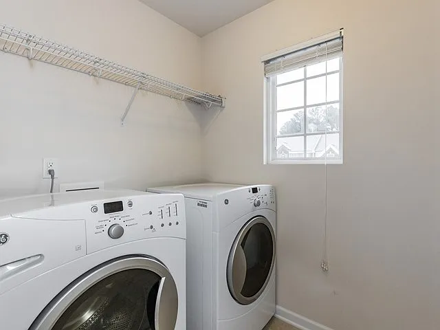416 Charleville Ct — Photo 36