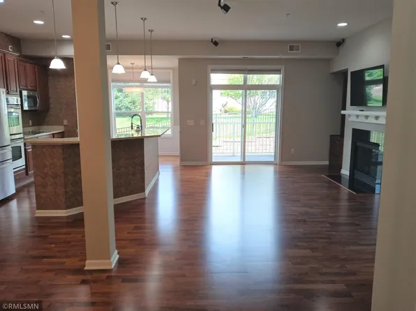 1256 County Road D E APT 105, Maplewood, MN 55109