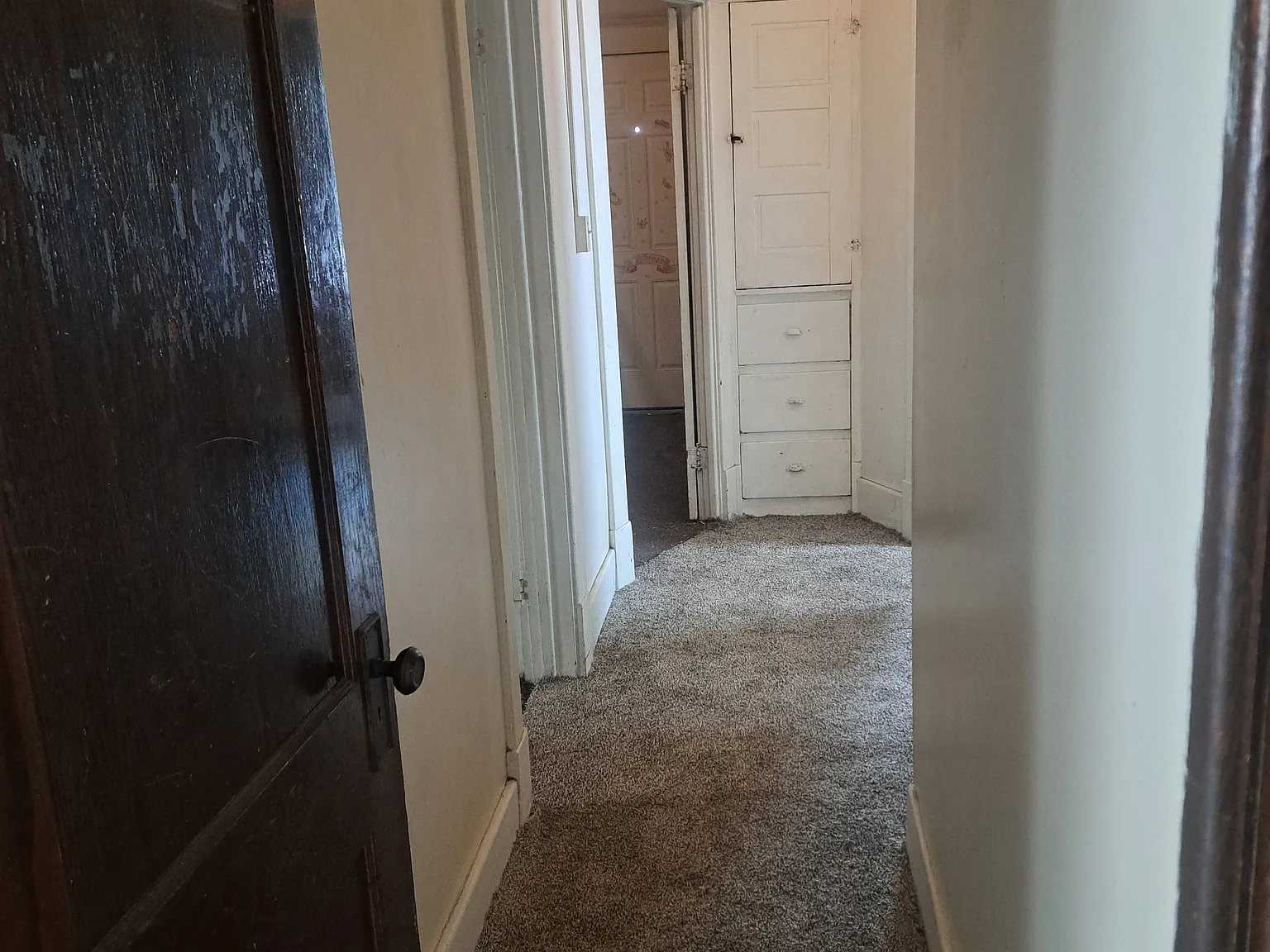 3 bed, 2800 sqft, $900 — Photo 1