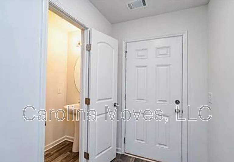 507 Springtime Ln — Photo 2