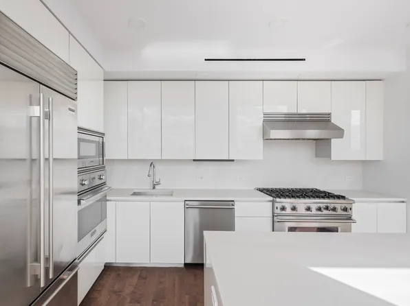 232 East 54th Street image 9 of 48