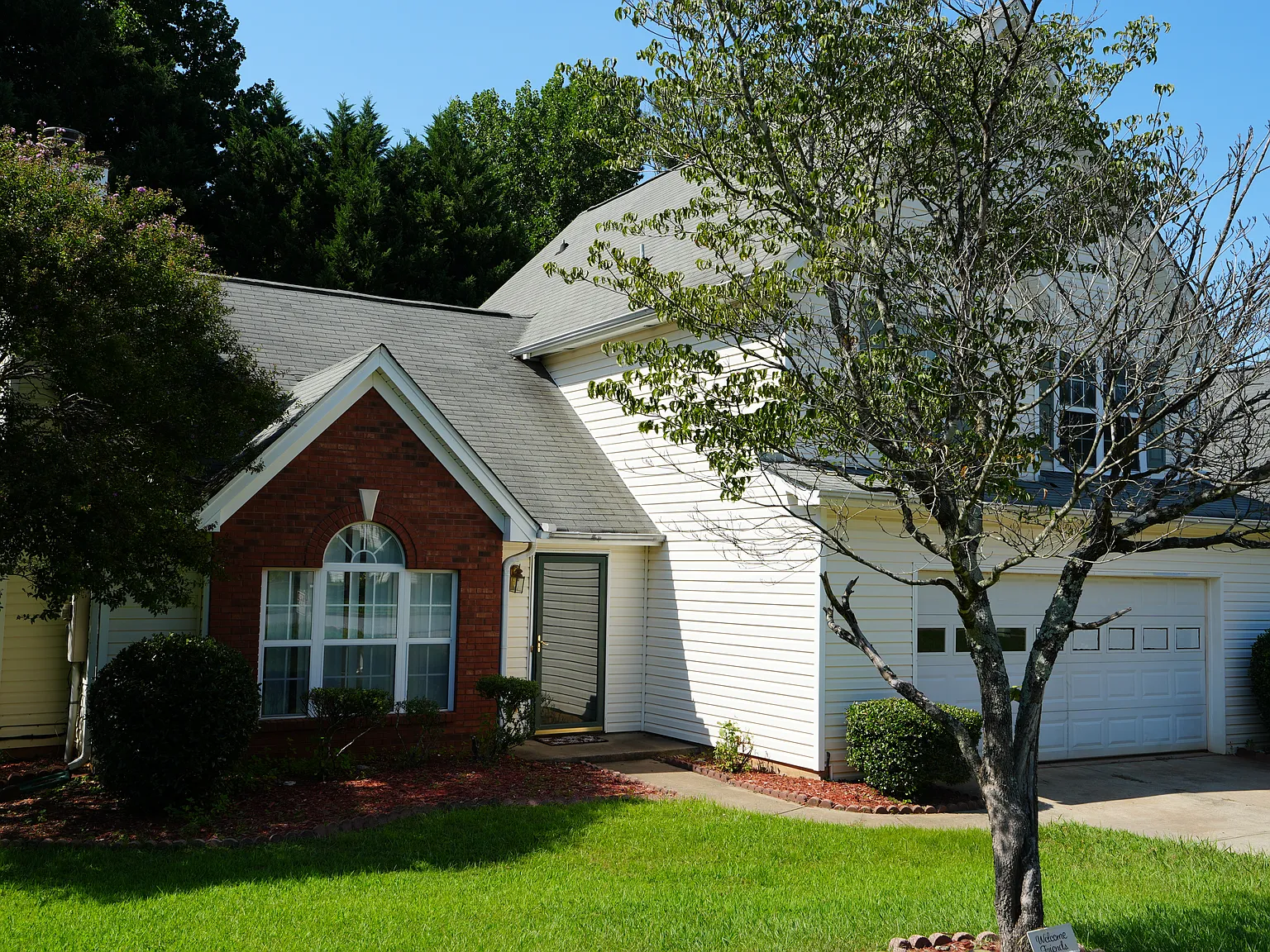 4 bed, 1946 sqft, $2,200 — Photo 3
