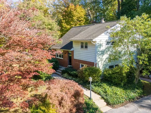 946 Queen Dr, West Chester, PA 19380