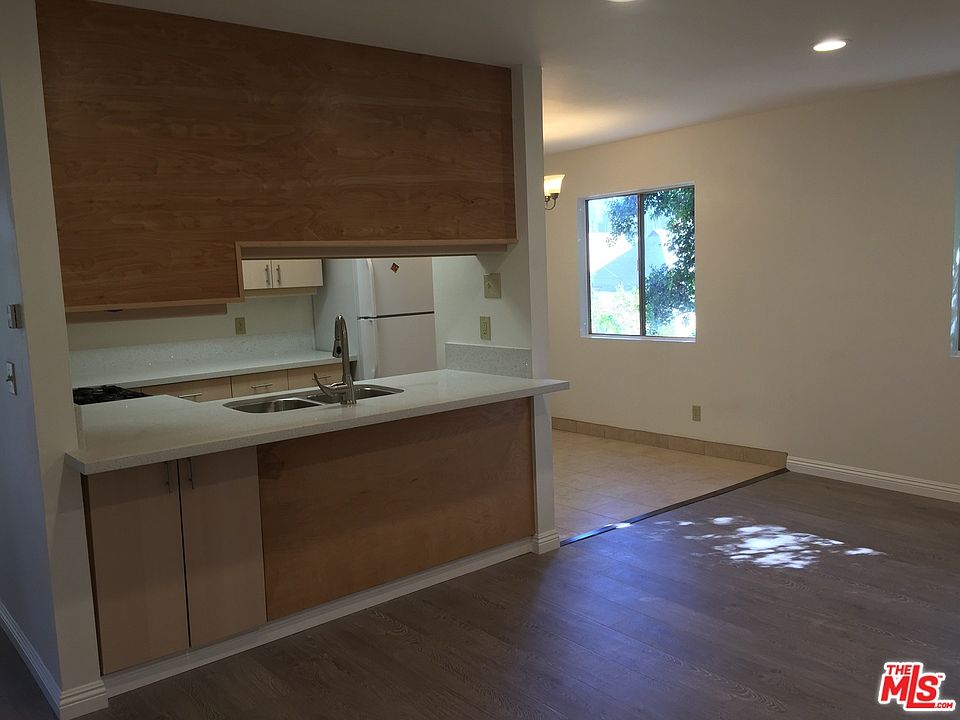 1st image of 318 Laveta Ter APT 6