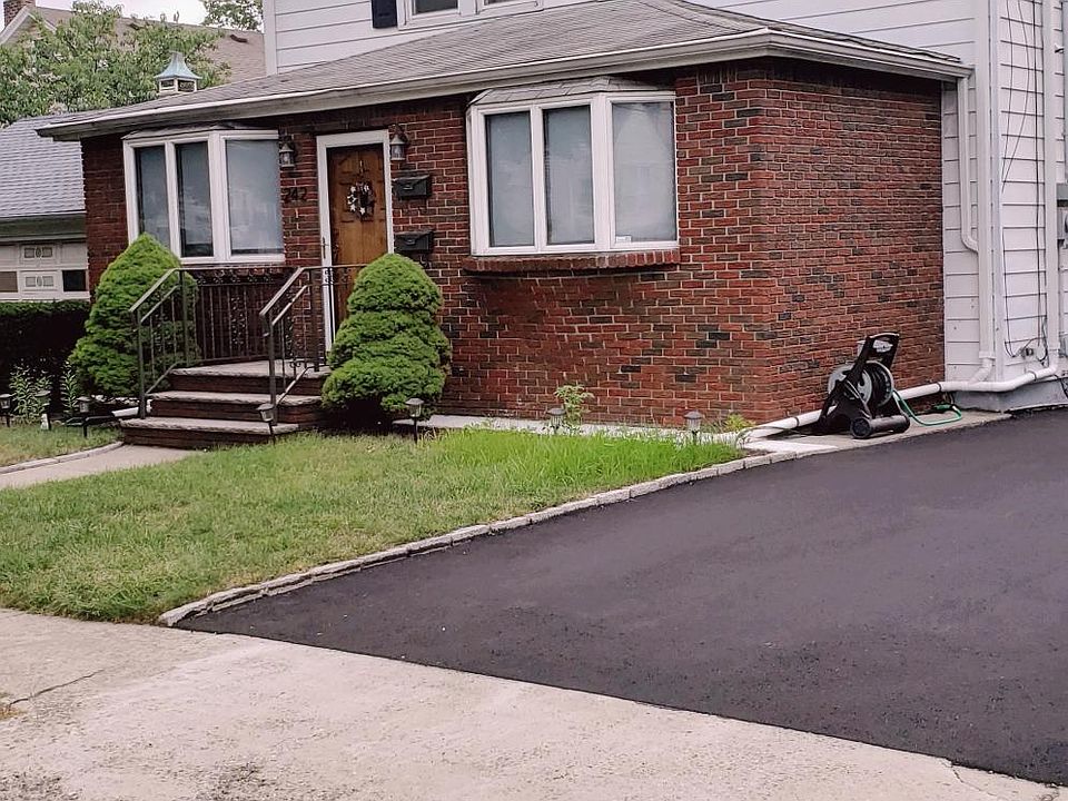 2nd image of 242 Argyle Pl #2